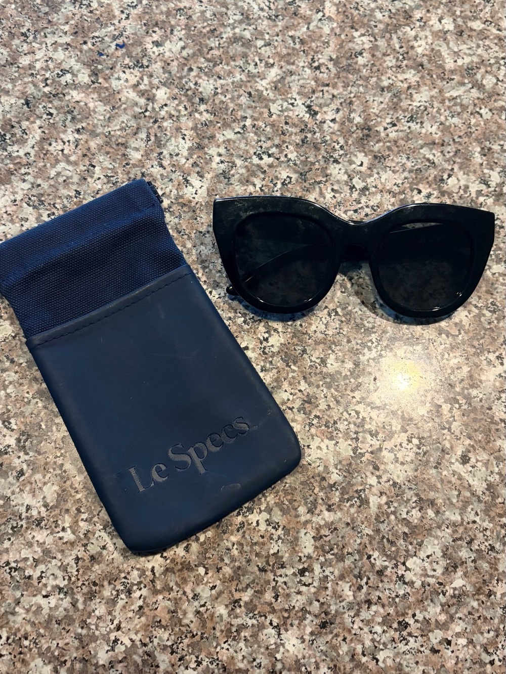 LE SPECS air heart sunglasses black with case